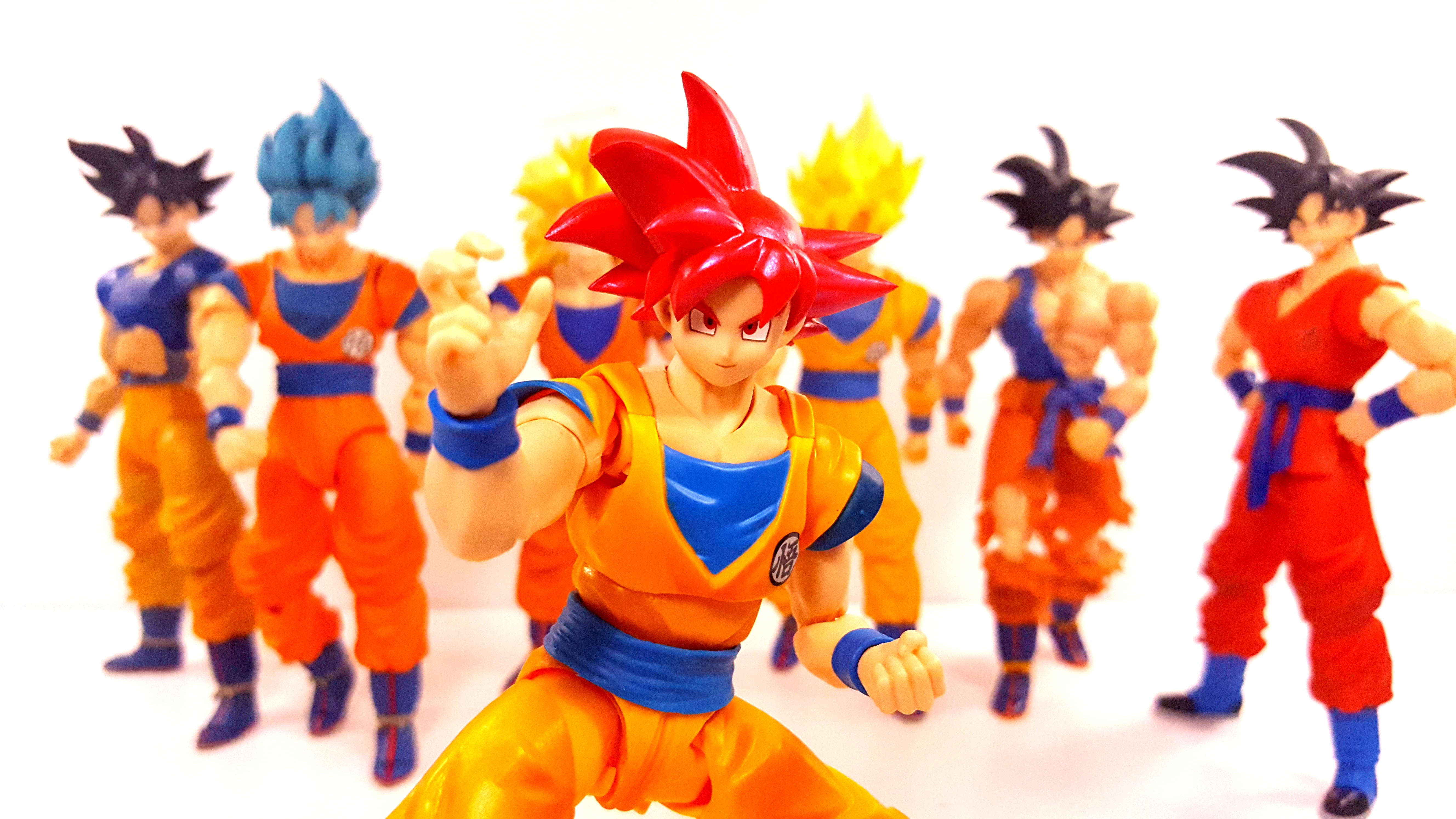 Bandai S.H.Figuarts Dragon Ball Super Saiyan God Son Goku SSGSS